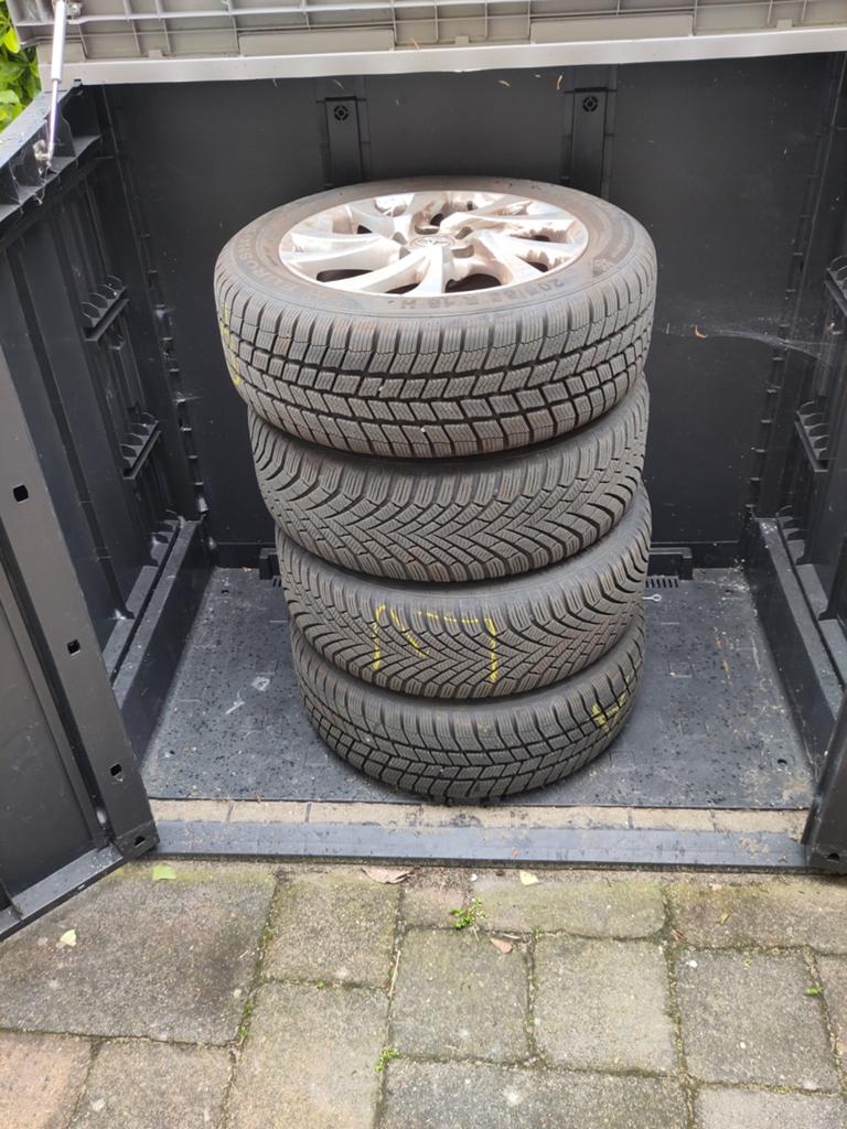 Winterbanden Toyota Auris hybride 205/ 55 R16, Auto-onderdelen, Banden en Velgen, Ophalen, 16 inch, Band(en), 205 mm