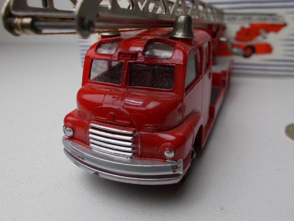1958 Dinky SuperToys 956 BEDFORD TURNTABLE FIRE ESCAPE +DOOS, Hobby en Vrije tijd, Ophalen of Verzenden, Nieuw, Bus of Vrachtwagen