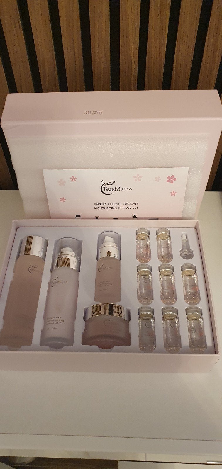 Beautyturess sakura essence., Ophalen of Verzenden, Nieuw