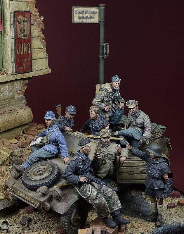 D-62,RESIN FIGUREN 1-35,'The Last Kubelwagen', Berlin 1945,, Hobby en Vrije tijd, Ophalen of Verzenden, Nieuw, 1:35 tot 1:50