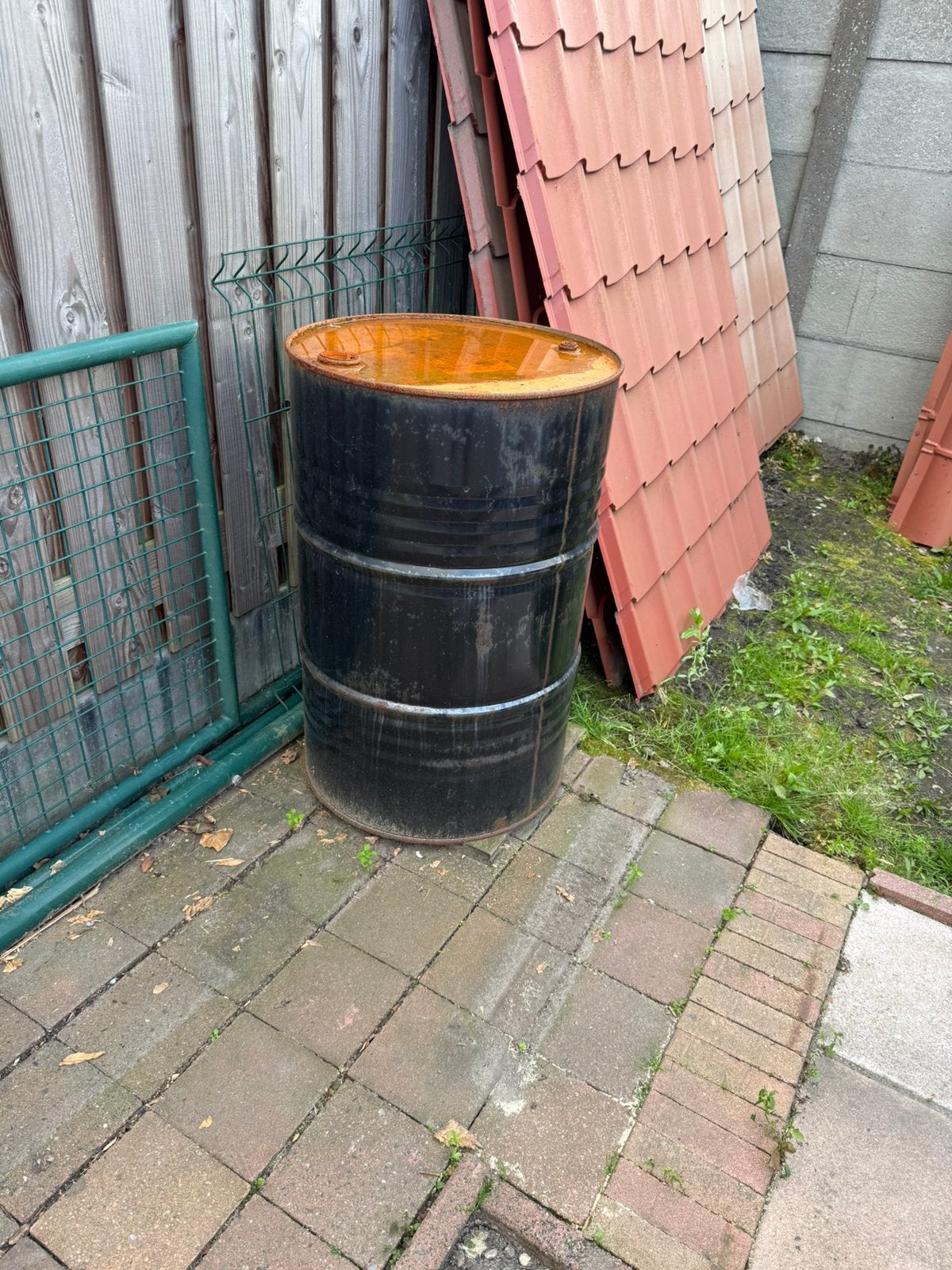 Olie vat leeg, Tuin en Terras, Ophalen, Zo goed als nieuw