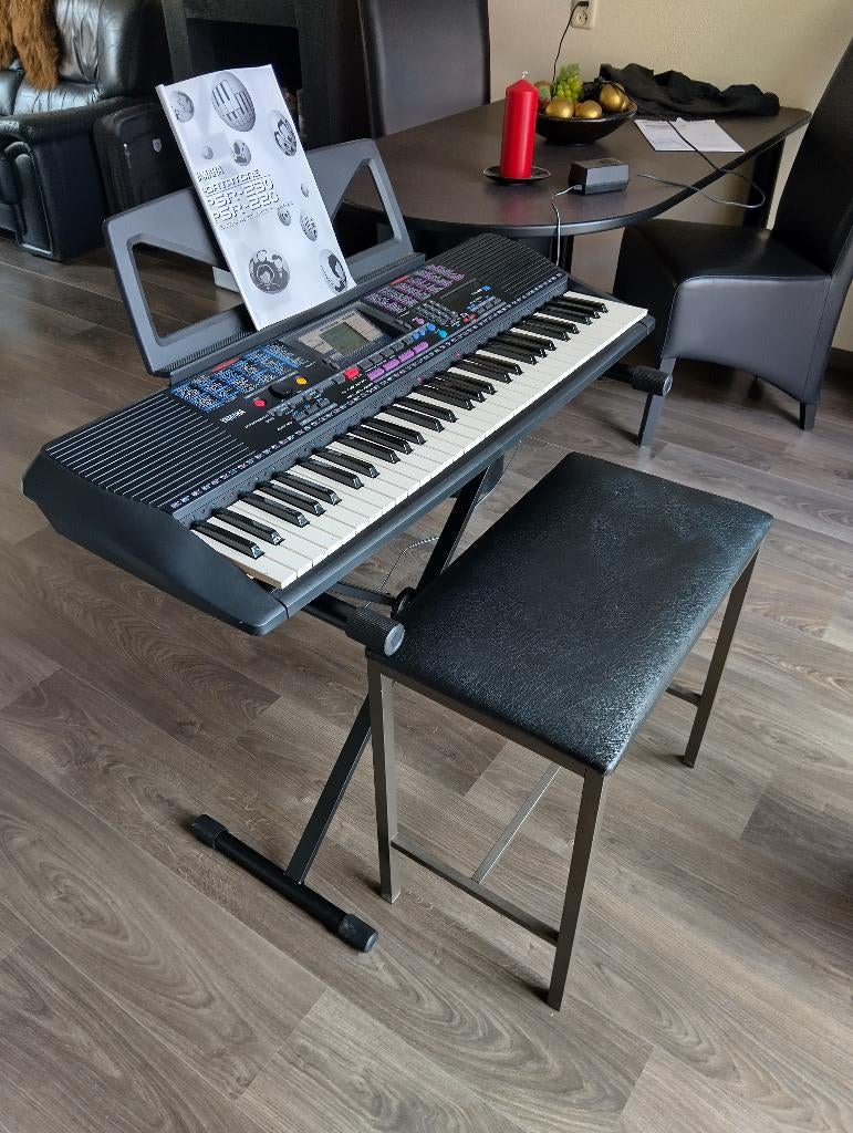 Yamaha PSR-230 keyboard, Muziek en Instrumenten, Keyboards, Ophalen, Yamaha, Met standaard, 61 toetsen