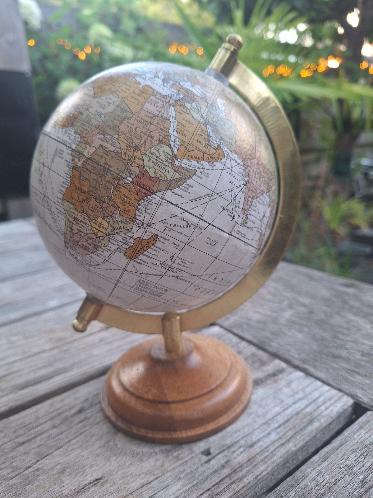 Decoratieve Wereldbol - 22 cm hoog, Huis en Inrichting, Ophalen, Draaibaar, Zo goed als nieuw, Staatkundige wereldbol