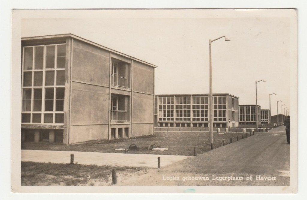 ansicht Legerplaats bij Havelte, Logies gebouwen, Ophalen of Verzenden, Landmacht, Nederland, Foto of Poster