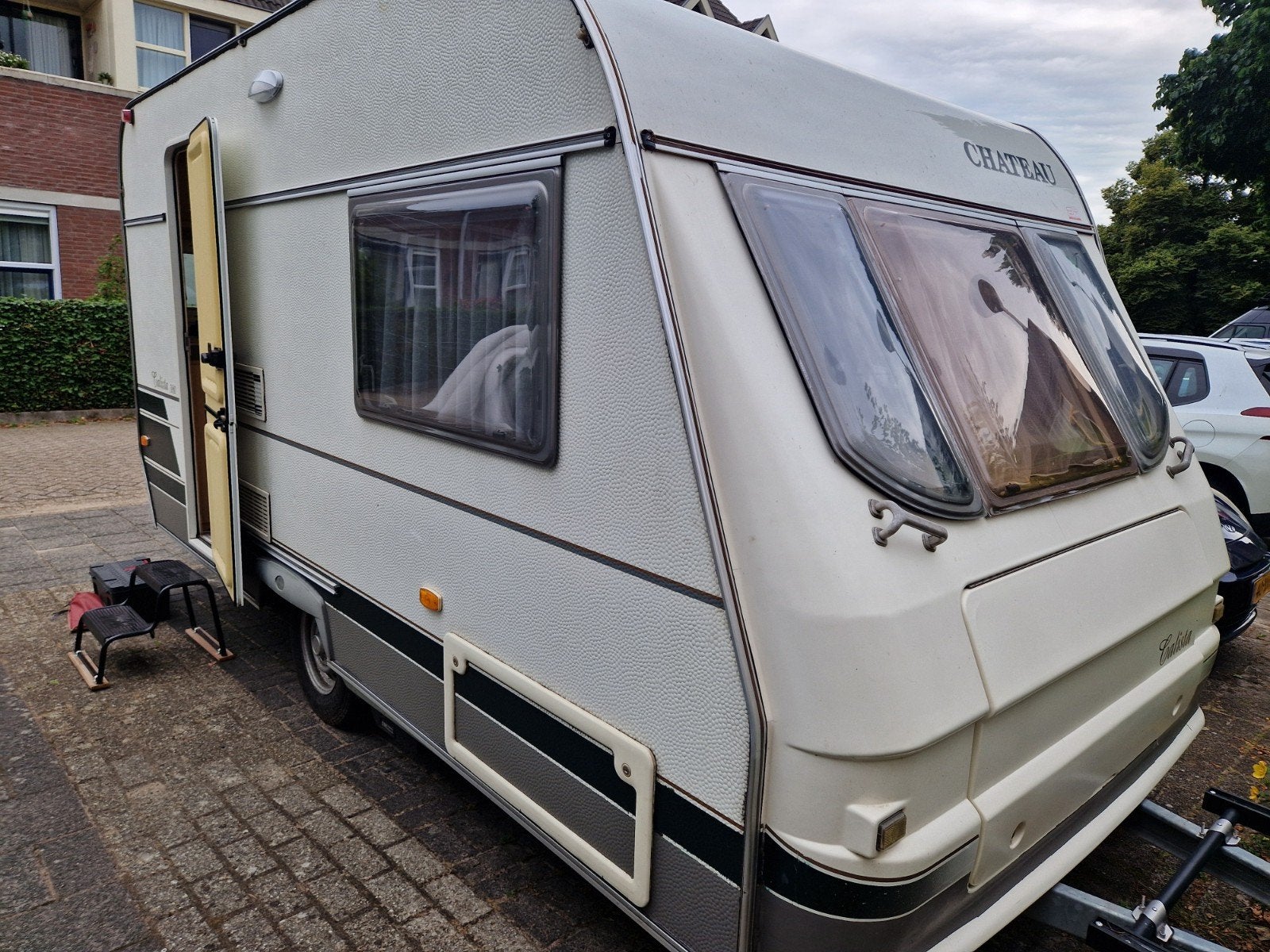 Chateau Calista 380 - Compacte caravan met voortent, Chateau, Rondzit, Tot en met 2, 750 - 1000 kg