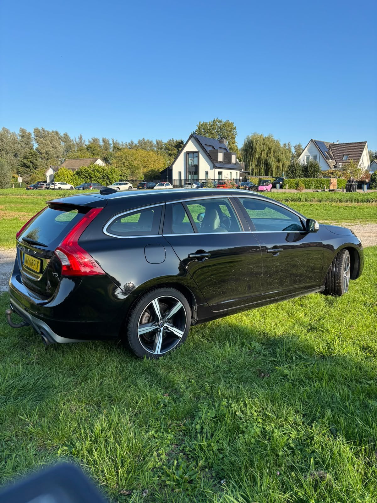 Volvo V60 T3 152pk Geartronic 2017 Zwart, 1498 cc, 4 cilinders, Zwart, Origineel Nederlands