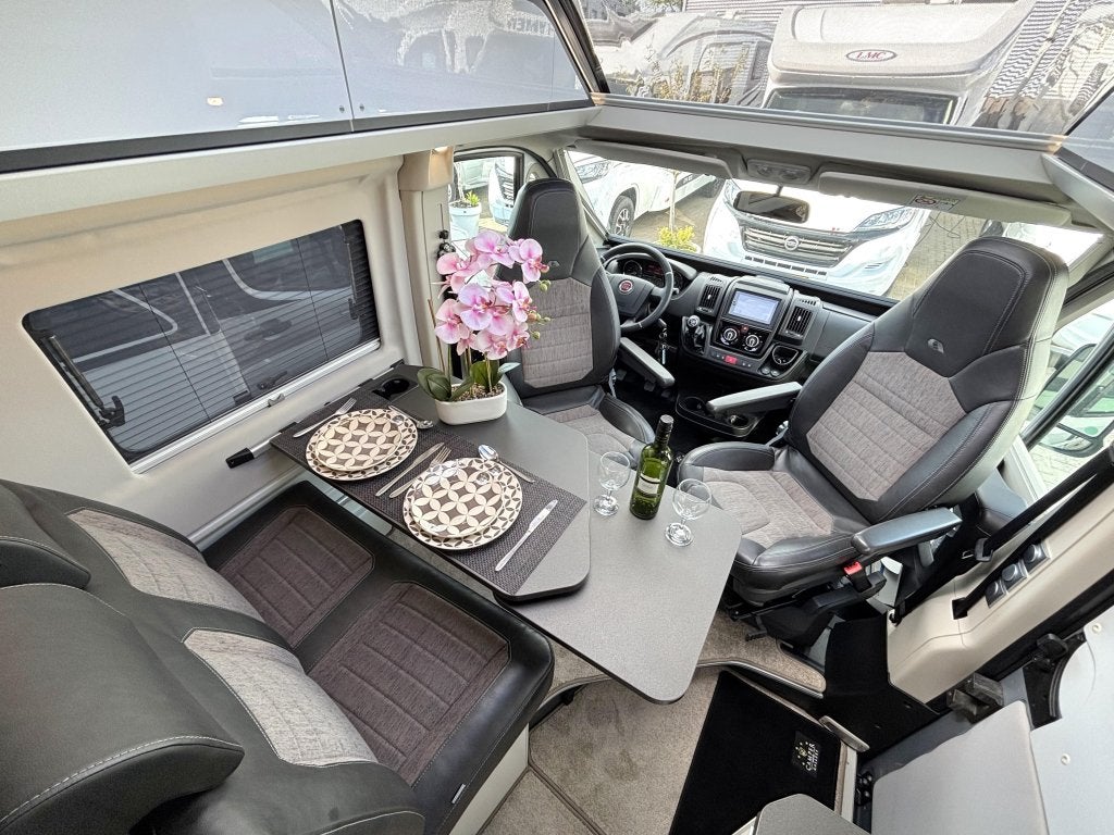 Adria Twin Supreme 640 SLB ENKELEBEDDEN DAKAIRCO LUCHTVERING, Caravans en Kamperen, Koelkast, Ringverwarming, Fiat, Bedrijf