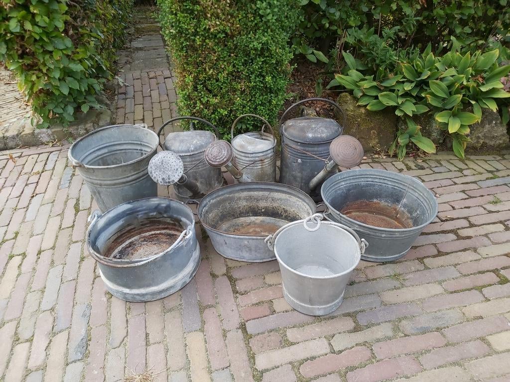 Oude brocante zinken gieters, emmers en bloembakken, Gebruikt, Minder dan 30 cm, Rond, Ophalen of Verzenden