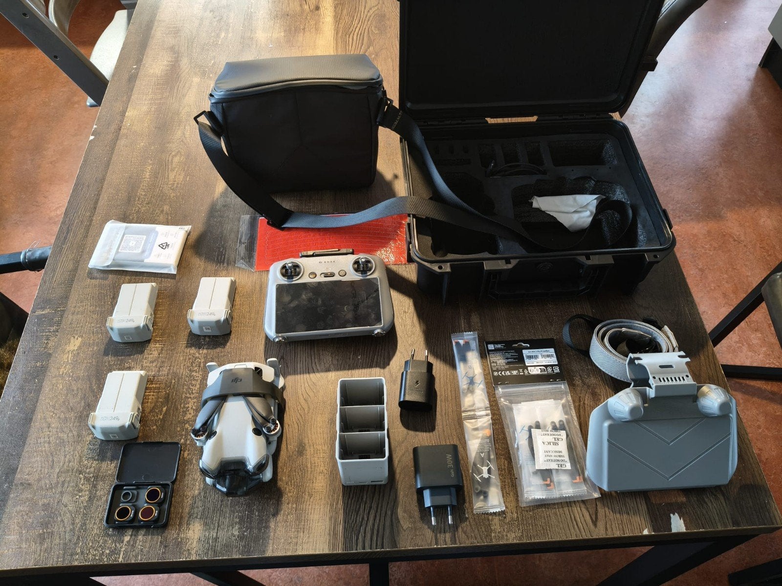 DJI 4 pro fly more combo (drone), Ophalen, 30 tot 45 minuten, Extra accu('s), Zo goed als nieuw