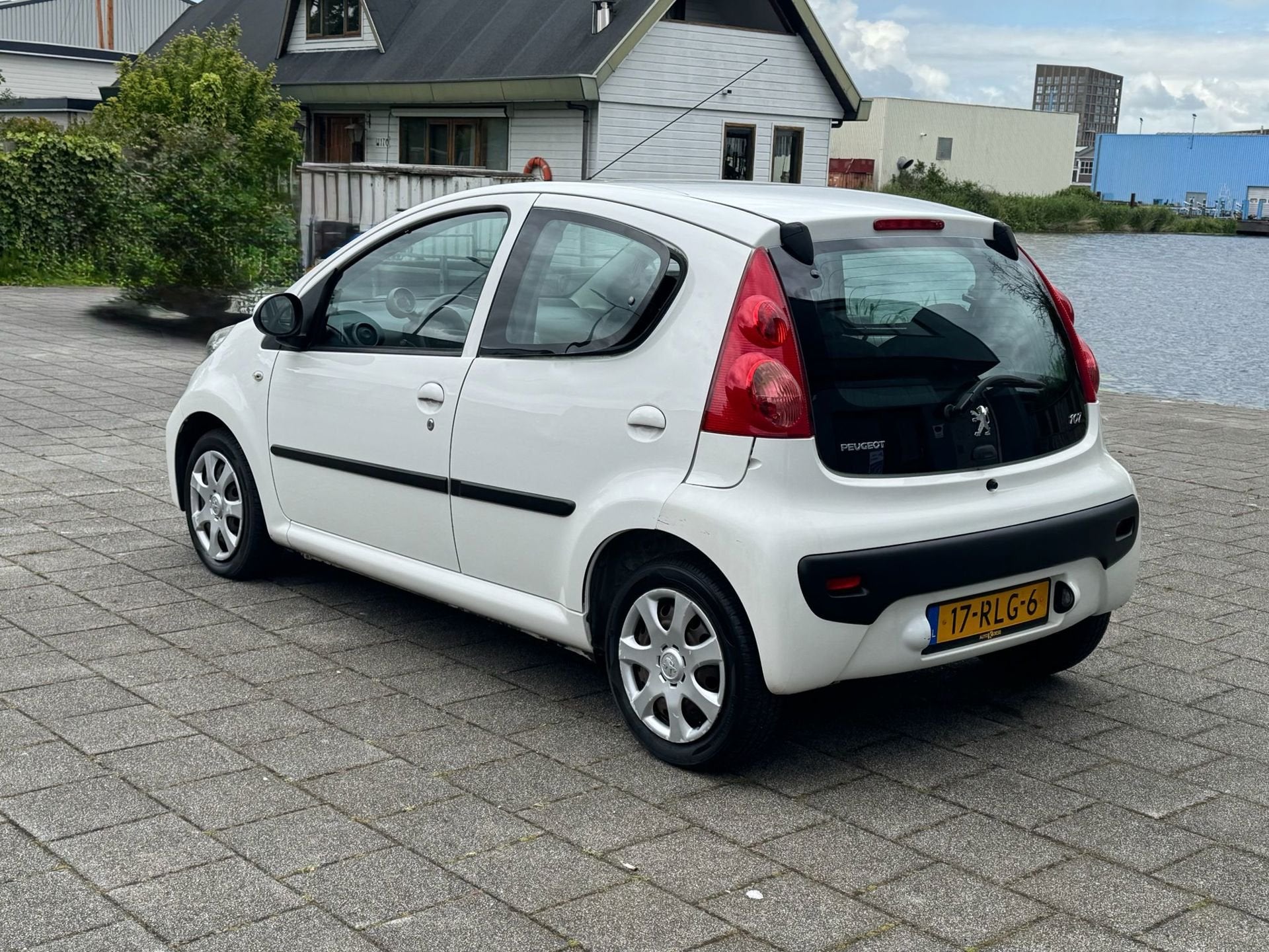 Peugeot 107 Navigatie.1de eigenaar. Nieuwe apk.airco, Voorwielaandrijving, Euro 5, Gebruikt, 4 stoelen
