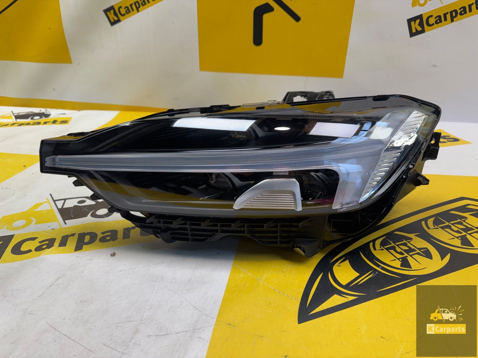 Volvo XC60 II facelift Links koplamp Led-licht links, Gebruikt, Gunnar Engellaus vag 8
405 31  Gothenburg, SE, Info@volvocars.com