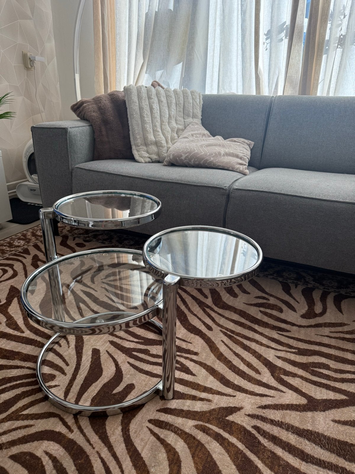 Vintage Chrome Bijzettafel met Glazen Bladen, Huis en Inrichting, Tafels | Bijzettafels, Gebruikt, Metaal of Aluminium, Rond, 55 tot 75 cm