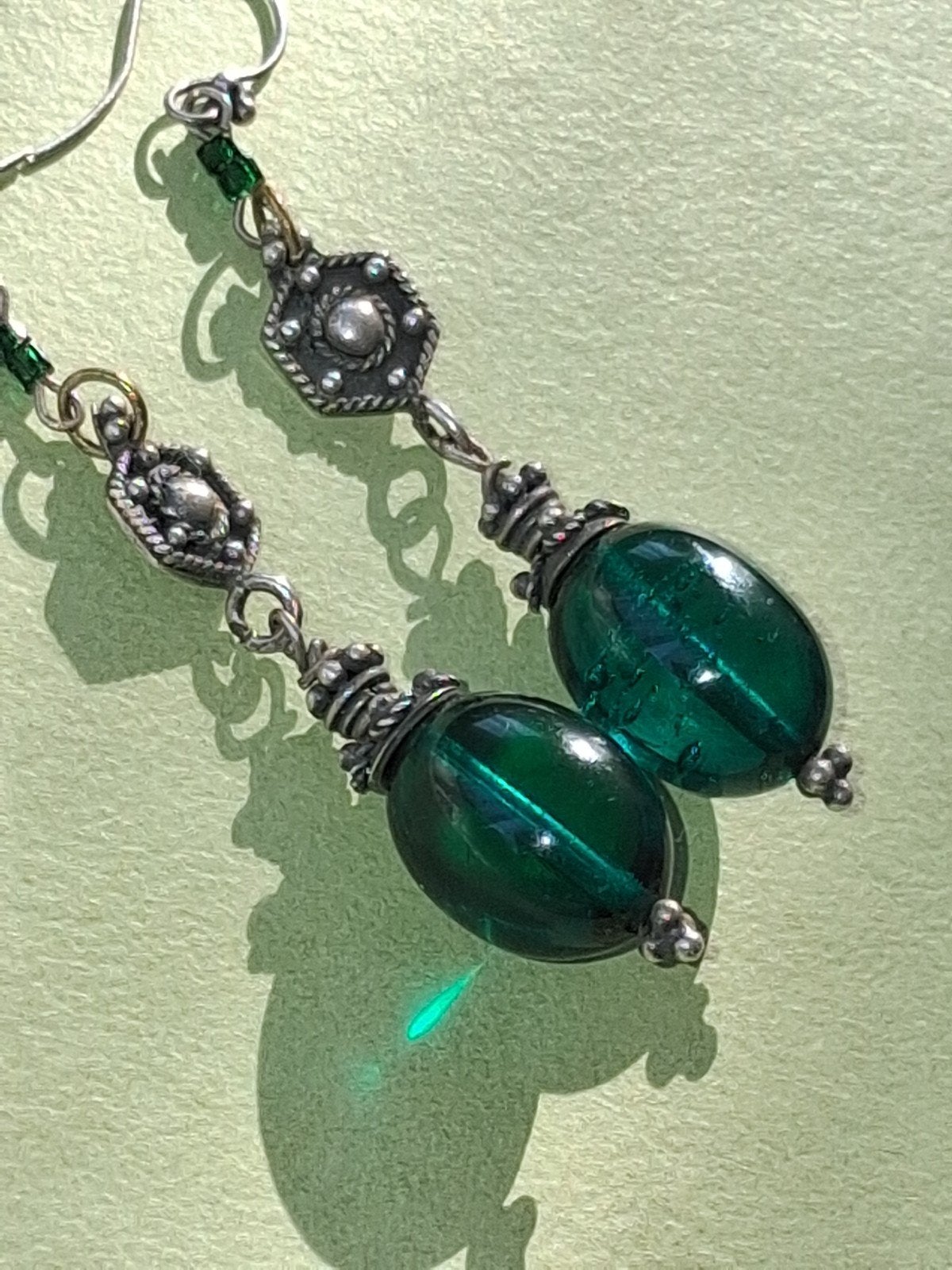 Zilveren oorbellen met Emerald stenen, Ophalen of Verzenden, Zilver, Oorbellen