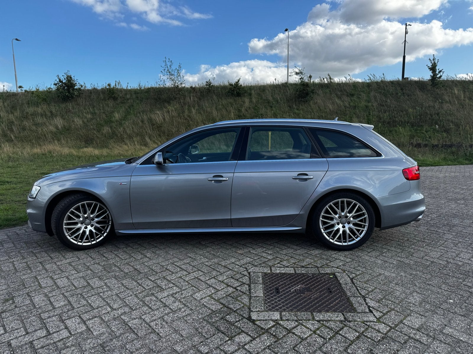 Audi A4 1.8TFSI 125KW Avant 2015 Grijs, Voorwielaandrijving, Euro 5, Zwart, 4 cilinders