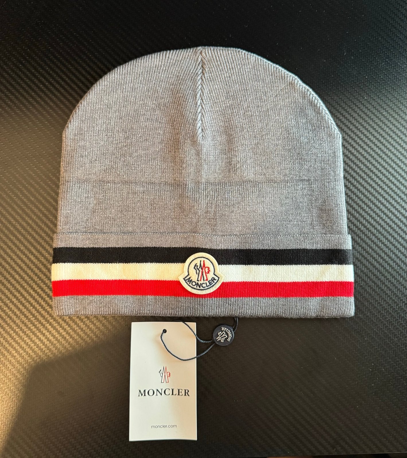 Moncler Muts Grijs met Strepen - Nieuw met label, Ophalen of Verzenden, Nieuw, Overige maten, Muts