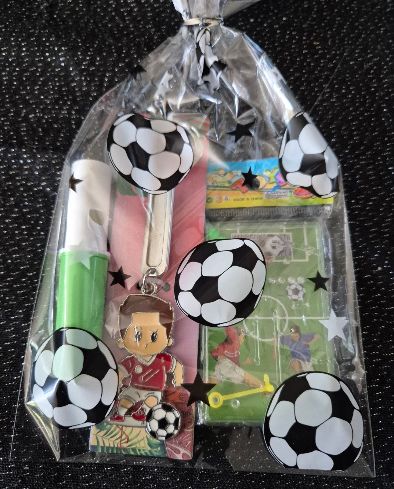 Traktatie voetbal sleutelhanger,flipperspel+snoepje 1.50, Ophalen of Verzenden, Nieuw, Feestartikel, Verjaardag