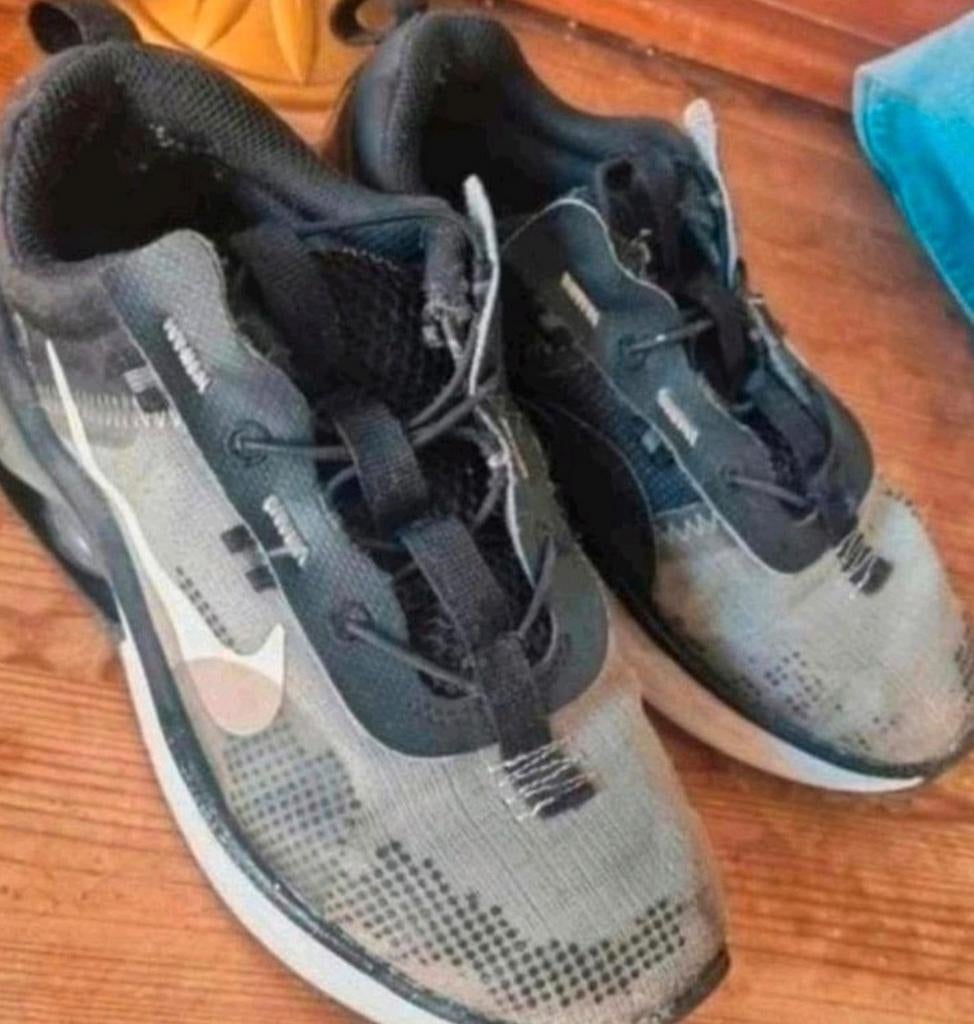 Nike Air Max - Maat 35 - Zwart/Grijs, Gebruikt, Ophalen of Verzenden, Nike air max, Jongen of Meisje