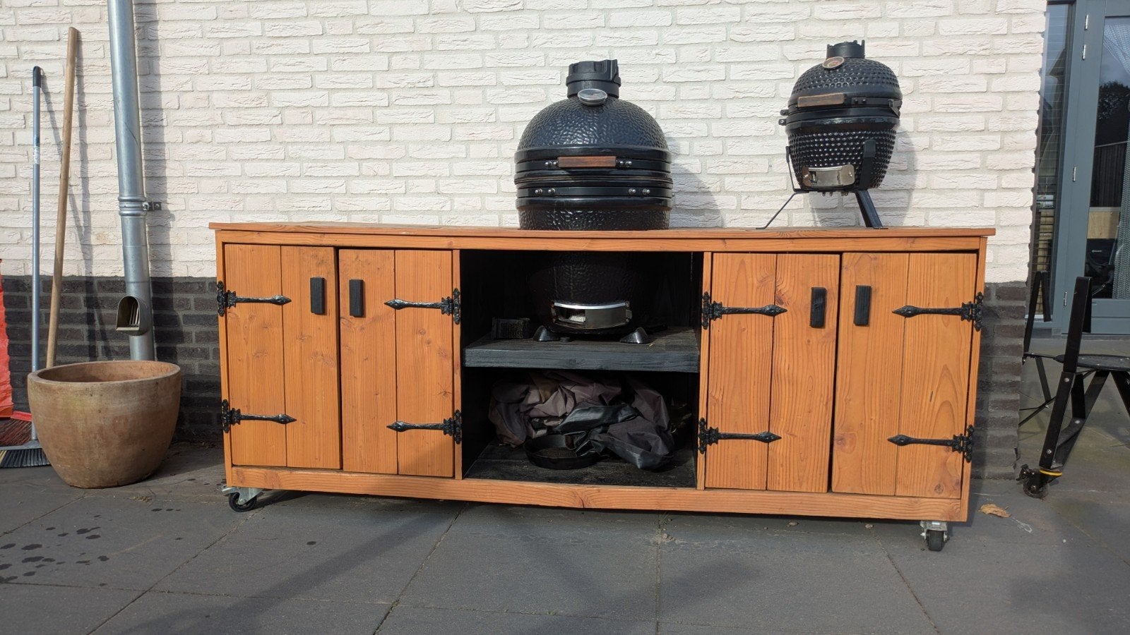 Buitenkeuken met opbergruimte en kamado uitsparing, Ophalen, Onbekend