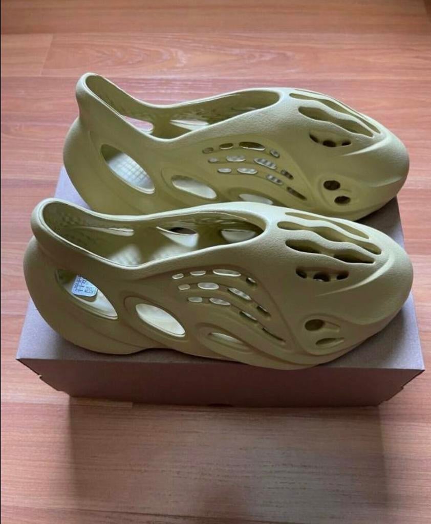 Yeezy Foam Runner - Comfort en Stijl, Ophalen of Verzenden, Zo goed als nieuw, Overige kleuren, Slippers