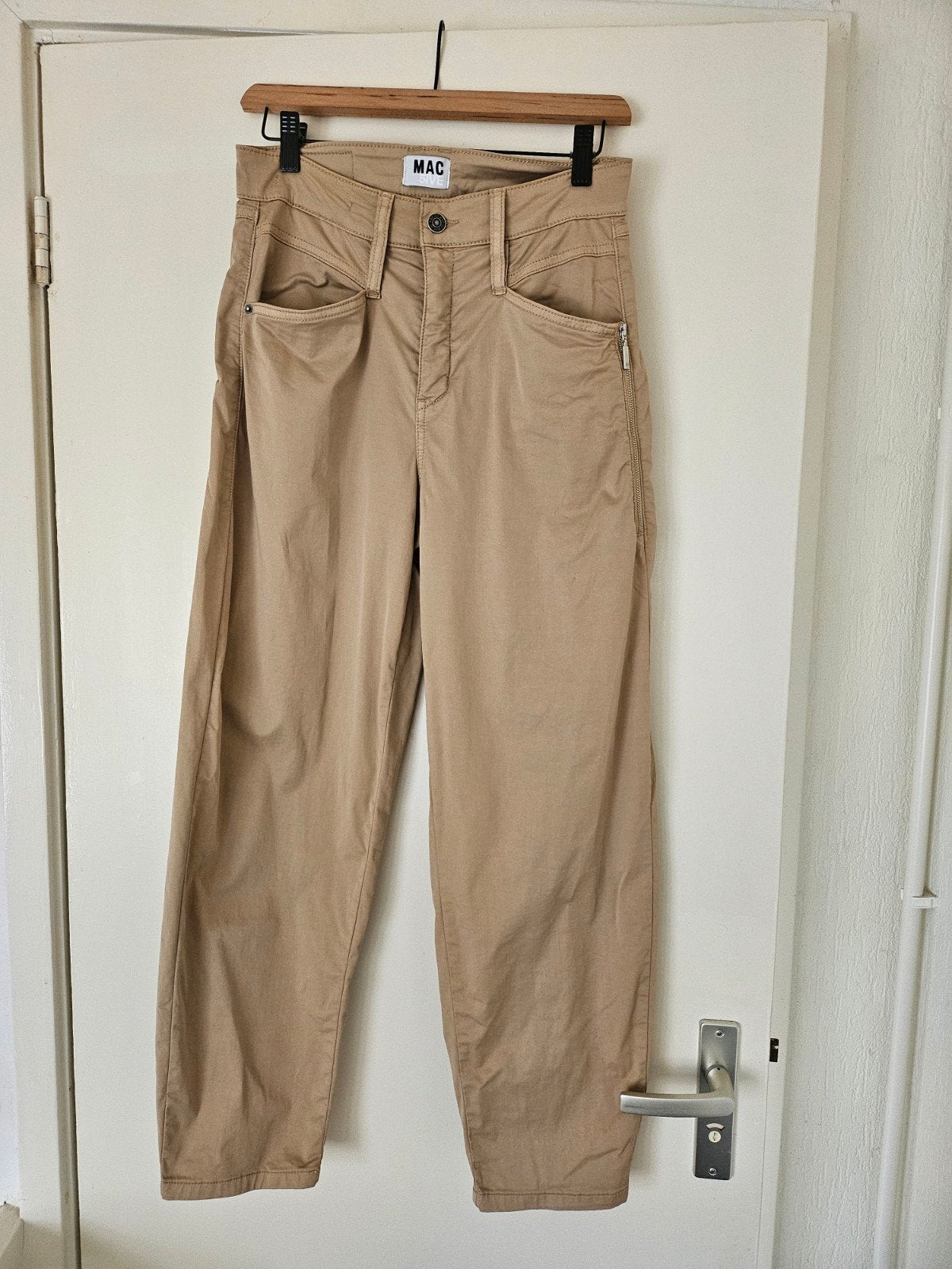 MAC Bora broek maat 34 - Nieuw zonder prijskaartje, Kleding | Dames, Beige, MAC, Nieuw, Ophalen of Verzenden