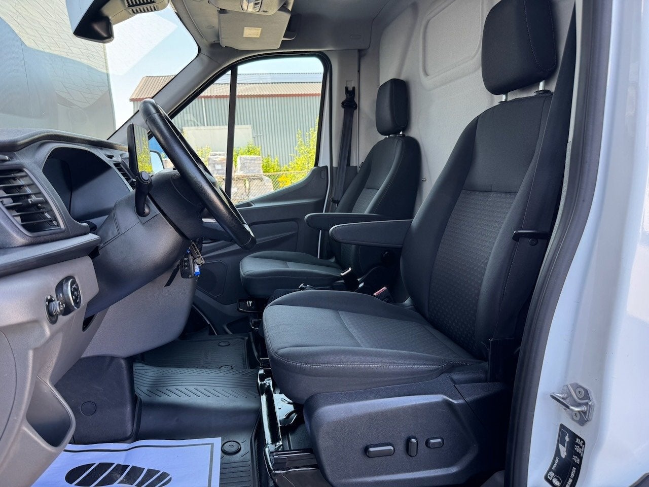 Ford Transit 350 2.0 TDCI 130pk L2H2 Trend MHEV | Camera | T, Stof, 4 cilinders, 2500 kg, Wit