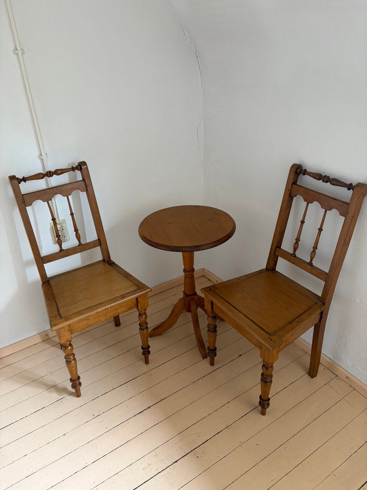 Houten tafeltje met twee stoelen, Ophalen of Verzenden, Zo goed als nieuw
