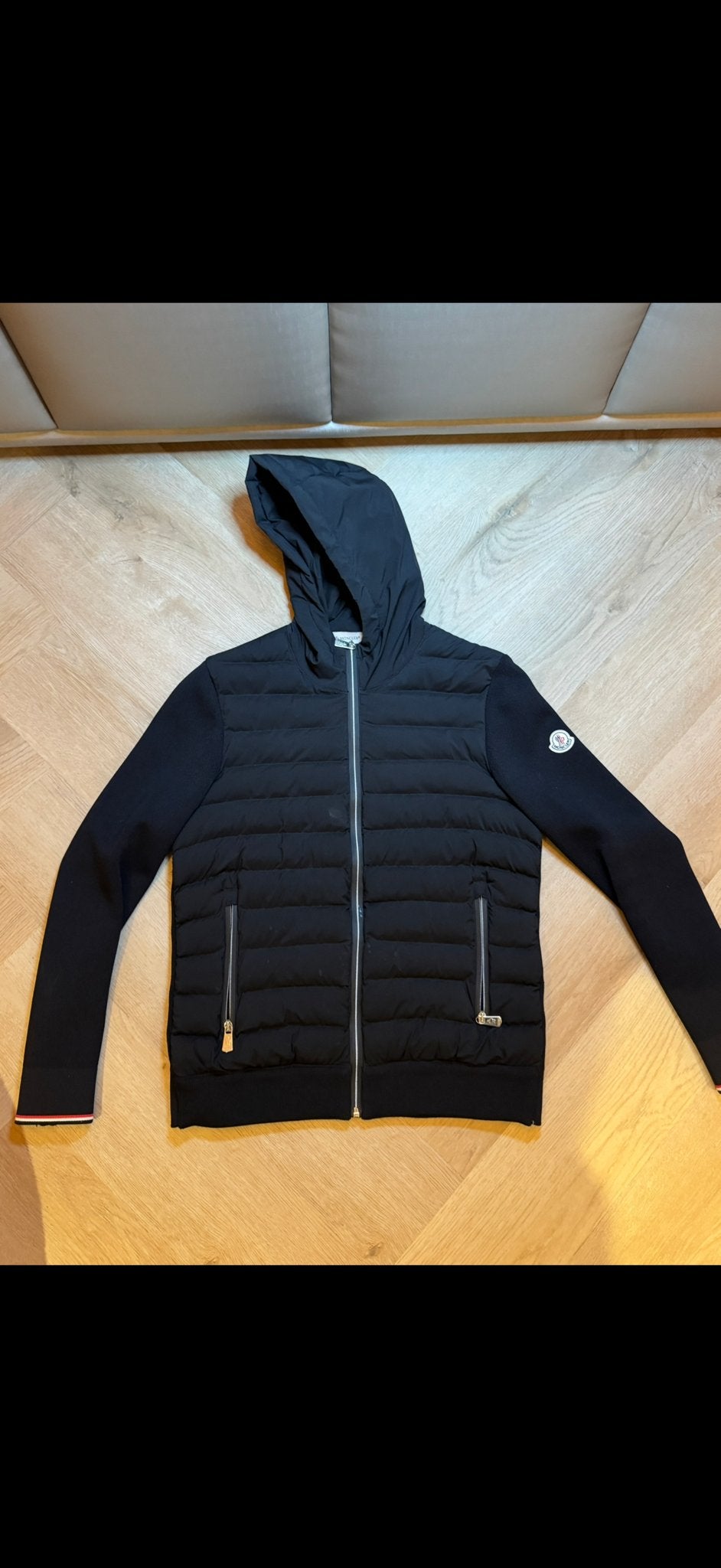 Moncler jas met capuchon S/M, Ophalen of Verzenden, Zo goed als nieuw, Maat 46 (S) of kleiner, Zwart