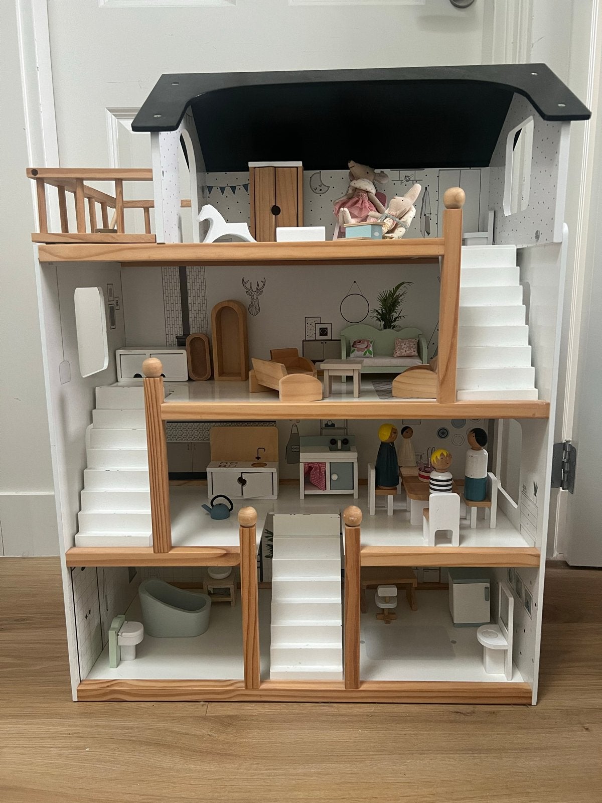 Houten poppenhuis incl extra meubels en maileg muizen, Ophalen, Zo goed als nieuw, Poppenhuis