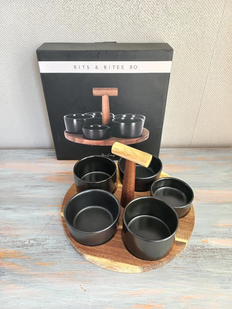 JENS Living - Bits & Bites Bo Serveerset - Zwart, Huis en Inrichting, Keuken | Servies, Nieuw, Schaal of Schalen, Effen, Keramiek
