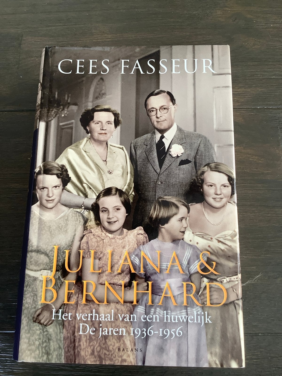 Juliana & Bernhard: Het verhaal van een huwelijk 1936-1956, Ophalen of Verzenden, Zo goed als nieuw, Politiek