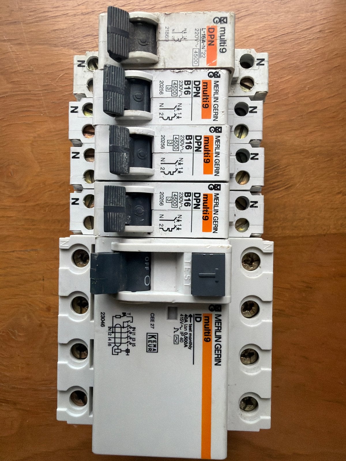 Merlin Gerin Multi 9 DPN B16 Installatieautomaten en ID, Ophalen of Verzenden, Gebruikt, Schneider Electric, Installatieautomaat