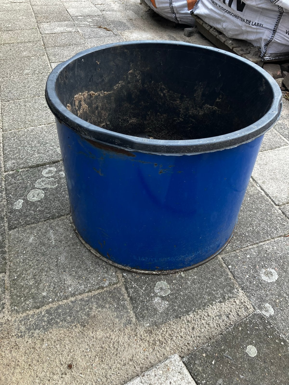 Gratis: 4 bloembakken halve olievaten, Tuin en Terras, Ophalen, Gebruikt, Rond, Metaal