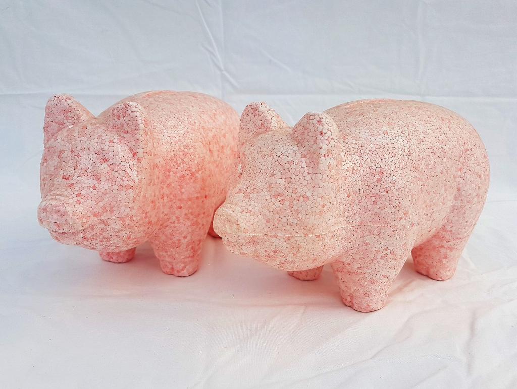 2 Varkens / varkentjes van tempex - 25 x 11,5 x 15 cm, Ophalen of Verzenden, Zo goed als nieuw, Boerderijdier, Beeldje of Figuurtje