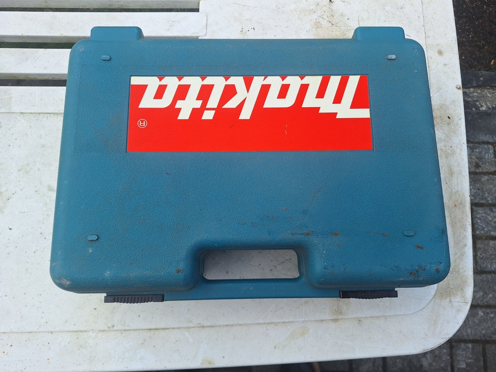 Makita Boor- en Schroefmachine met 2 accu's en lader, Doe-het-zelf en Verbouw, Gereedschap | Boormachines, Ophalen, Gebruikt, Variabele snelheid