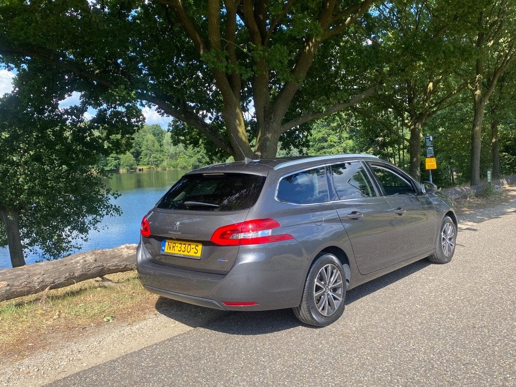Peugeot 308 SW 1.2 LUXE FAMILIEAUTO PureTech Allure, Auto's, Voorwielaandrijving, Gebruikt, Euro 6, 1199 cc