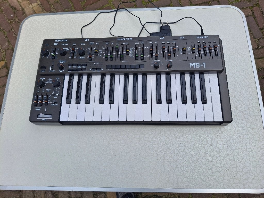 Behringer MS-1 analoge synthesizer zwart, Ophalen of Verzenden, Zo goed als nieuw, Overige aantallen, Overige merken