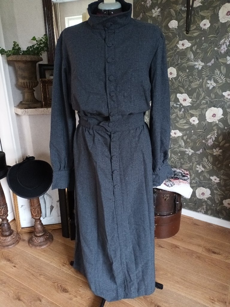 Charls dickens bediende kleding halloween, Kleding | Dames, Zelfgemaakt, Maat 42/44 (L), Nieuw, Ophalen of Verzenden