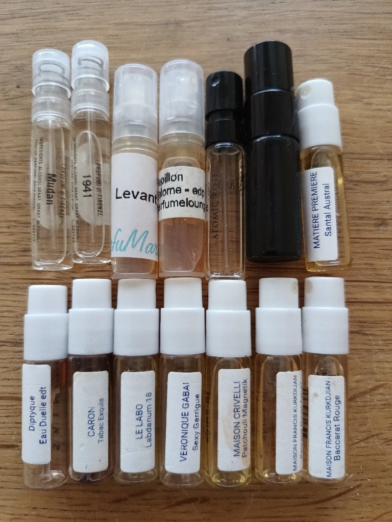 Sample pakket 14 niche parfums, Verzenden, Gebruikt
