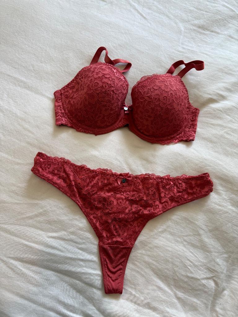 Hunkemöller set (75D + M), Hunkemöller, Verzenden, Rood, Setje