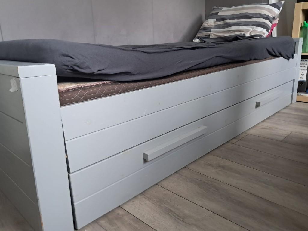 Eenpersoons bed met nachtkastje - gratis, Ophalen, Gebruikt, 90 cm, Eenpersoons