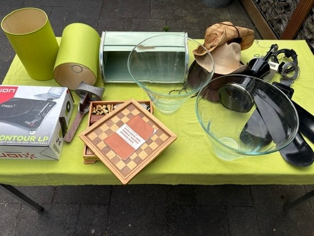 rommelmarkt spullen, Ophalen, Gebruikt