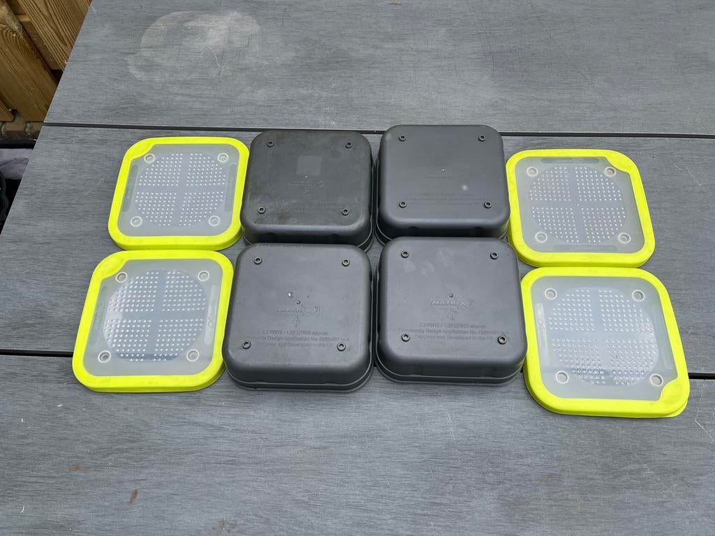 4 x Matrix aasbakken met deksel 1.25 ltr, Watersport en Boten, Hengelsport | Witvissen, Ophalen of Verzenden, Zo goed als nieuw