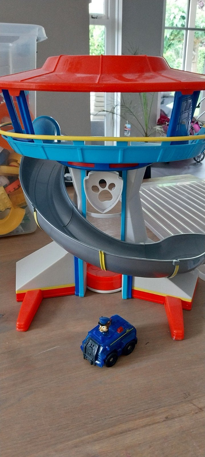 Paw Patrol Uitkijktoren met Chase auto, Ophalen