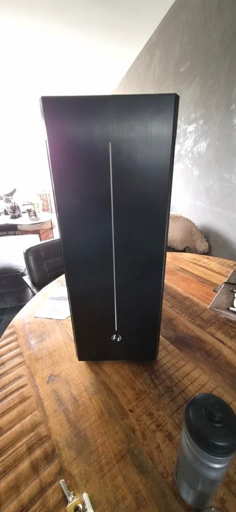 Lian Li PC-V3000 Grote Behuizing - 65cm Hoog met een lucht, Computers en Software, Computerbehuizingen, Ophalen