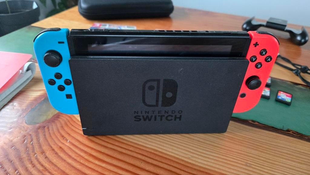 Nintendo Switch met meerdere spellen en accessoires, Met 2 controllers, Ophalen of Verzenden, Switch Original, Gebruikt