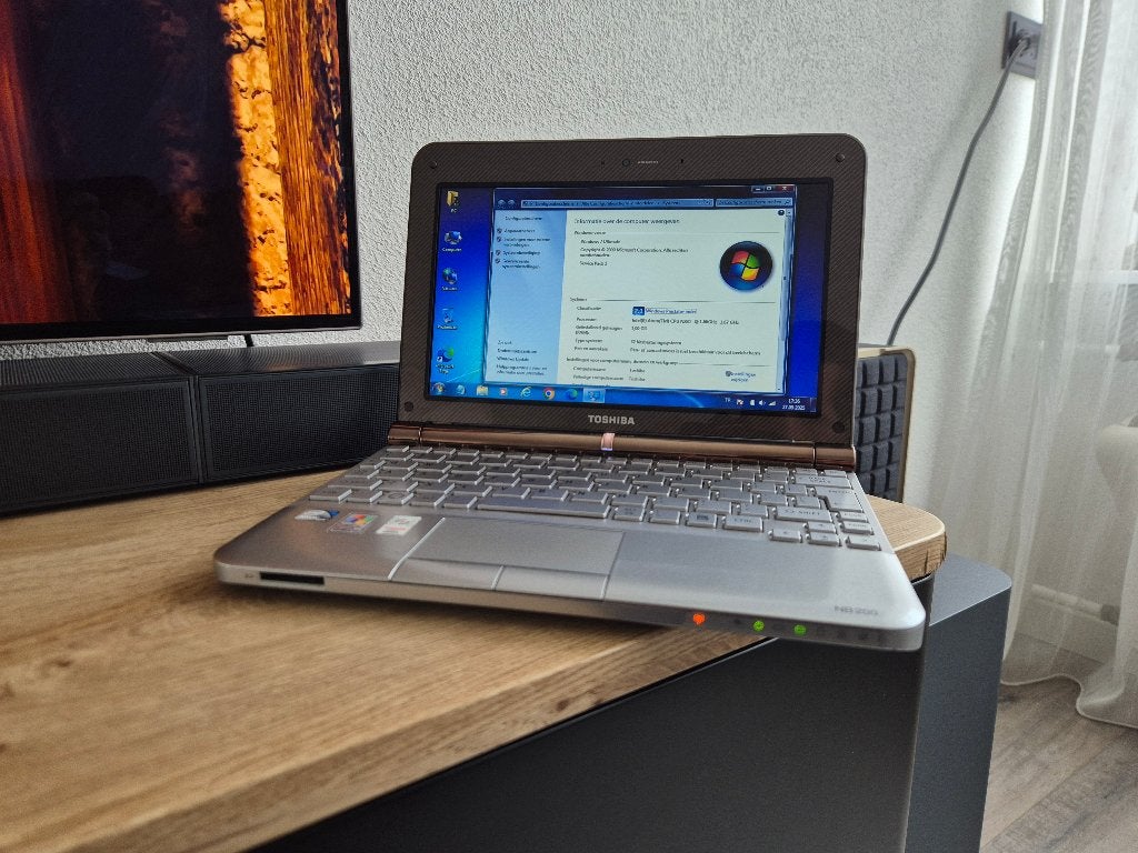 Retro Toshiba NB200 Netbook Set + Tas & Oplader, Computers en Software, Ophalen, Qwerty, Minder dan 2 Ghz, 10 inch of minder