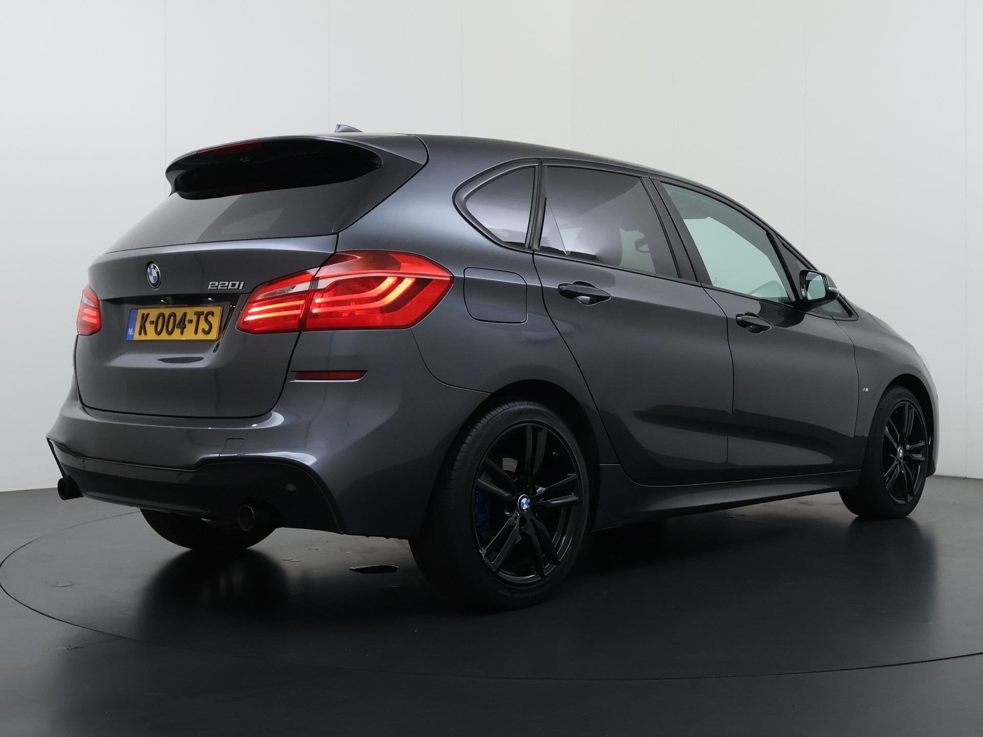 BMW 2-serie Active Tourer 220i High Executive M Pakket Trekh, Auto's, BMW, 1998 cc, 730 kg, Gebruikt, Euro 6