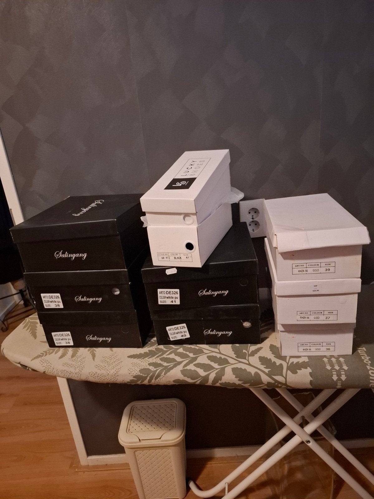 Restpartijtje Lucky Shoes 10 paar t.e.a.b, Kleding | Dames, Schoenen, Zwart, Lucky Shoes, Ophalen of Verzenden, Nvt