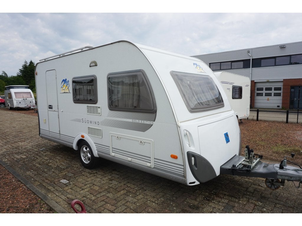 Knaus Sudwind Gold Edition 420 QD + voortent, Caravans en Kamperen, Caravans, Schokbreker, Bedrijf, Treinzit, 750 - 1000 kg