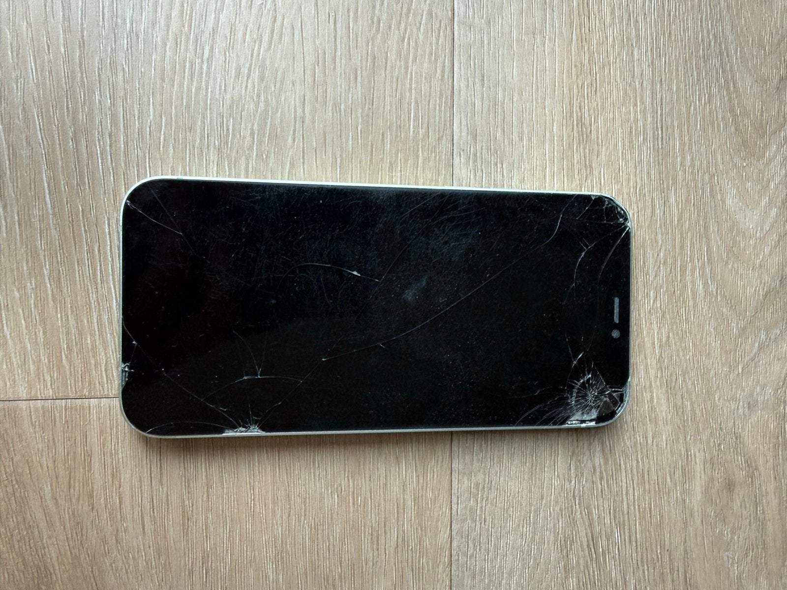 iPhone 12 - Gebarsten scherm en achterkant, Telecommunicatie, Ophalen of Verzenden, Zonder simlock, Niet werkend, Zonder abonnement
